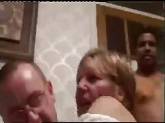 Chica tiene xxx sexo oral sexo duro con un macho latino de su libre albedrío