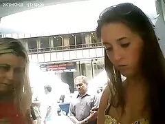 Una pequeña ninfómana es follada por el coño sobre tumblr xxx la camilla de masajes