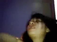 Adorable nena quiere follar y satisface sus xxx lo mejor instintos básicos