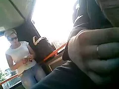 Hermosa adolescente rusa de cabello oscuro es una puta follada duro parejas follando
