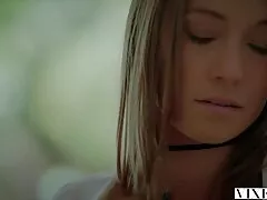 Chicas lindas están lamiendo free xxx los pies y besándose juntas