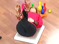 Una youjizz morena a la que le gusta el sexo anal es follada muy duro