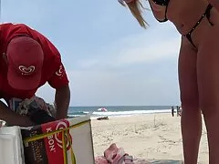 Una tonta a xxx dormidas la que le encanta el anal recibe una gran polla en el fondo de su culo