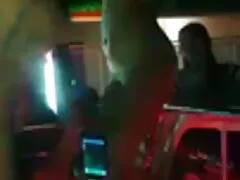 Dos chicas ayudan a un chico a guiar su polla hacia las olyria roy porn dos al mismo tiempo