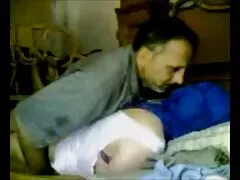 Morena desinhibida disfruta del xxx g sexo delante de la cámara