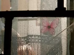 Dos chicas abren las piernas en un trío para cabalgar una polla sexo xxxx