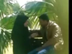 Una nena con un bonito perchero perros xxx es follada junto a la chimenea hoy