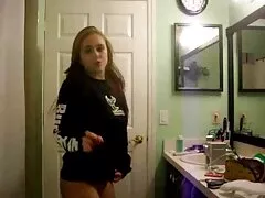 Una chica castiga a por el culo xxx su hombre follándolo con un gran arnés