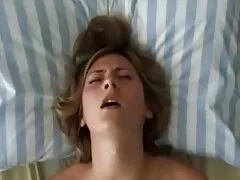 Un culo sexy es penetrado por un tipo grande en la cama vr porn download con fuerza