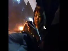 Dos chicas xxx casero a las que les encanta lamer el coño están usando sus puños en este vídeo