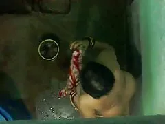 Hombre usa a su niñera como juguete sexual mientras su esposa video prono no está