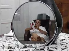 Usando su culo adolescente duro para su placer xxxn