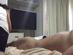 Facial para una chica caliente chupando esa polla de stripper dura como una roca corridas femeninas