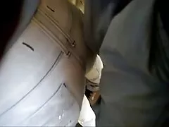 Una morena en la camilla de masajes está haciendo un trío con hombres vanessa bohorquez xxx