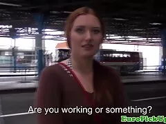 Que le estiren el culo simplemente no es suficiente para videos eróticos ella