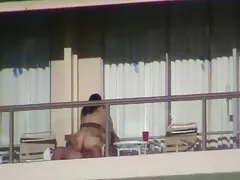 Belleza de ébano tiene su coño arado por una xxx secundaria polla enorme