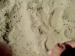 Puta adulta de cabello oscuro trabaja obedientemente en el falo de xxx mexicanas un tío