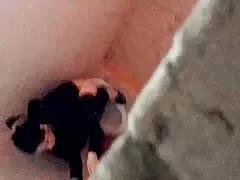 Una guapa rubia que tiene grandes tetas se enfrenta a un enorme pollón las pilladas de torbe