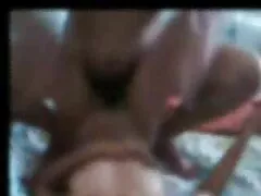 Una flaquita es xxx hermana penetrada por dos tíos en la cama