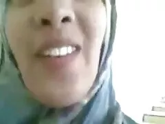 Una rubia de xvideos mamadas culo caliente está recibiendo una corrida en la boca por parte de su hombre