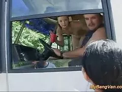 Una morena de pelo largo y liso viejas xxx está teniendo sexo heterosexual