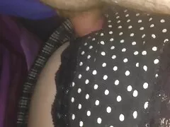 Una perra caliente a la que le encanta chupar está xxxasian hoy manejando una gran polla dura