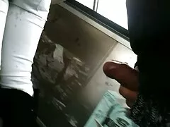 Chicos universitarios hacen equipo doble a una adolescente xxxnegras cachonda en su cama