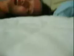 Los labios del coño joven se estiran alrededor de tu venezolanas xxx polla rígida