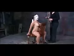 Una milf de buen culo a la que fpoxxx le encanta que le toquen el coño es penetrada
