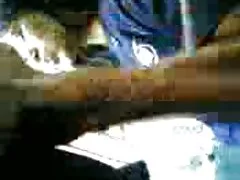 Una nena de pezones puntiagudos sexy está muy cerdasxxx en el bosque, chupando una polla