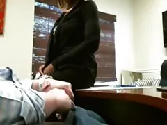 Una pequeña zorra nalgonas xxx con un jugoso culo redondo está siendo follada