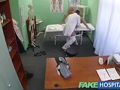 Cornudo se masturba mientras ve a su esposa cerdasxxx con otro hombre