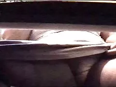 Una princesa tetona de grandes tetas falsas chupa la polla con una videospornogratis sonrisa