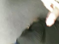 Una rubia recibe un arnés en el coño de su amiga xxx subtitulado morena