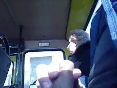 La raja extremadamente húmeda de la novia encaja perfectamente ver xvideos con la mano dentro