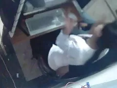 Una bella jovencita rubia es tocada y chupa una polla videos pprno