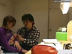 Una chica que ama las pollas es penetrada en su coño milf en xxx pillados la cama